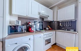 Grand Studio A 150M De La Plage Et 200M Du Port !